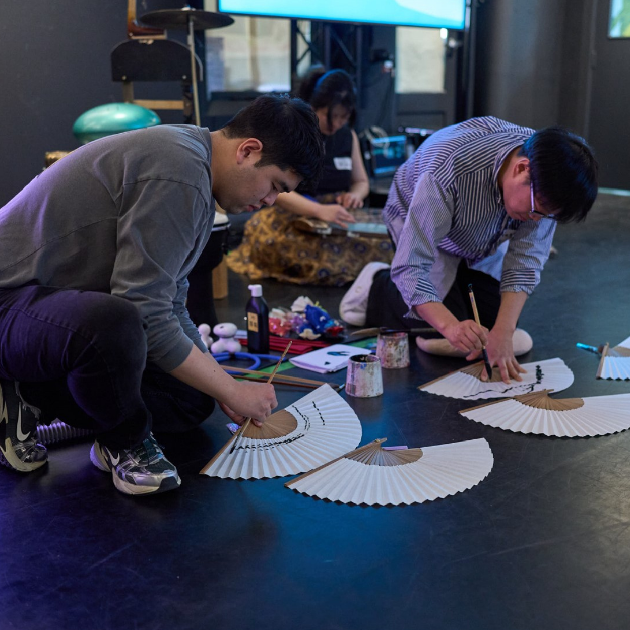 Fan painting at Deudgi exhibition - Brighton.