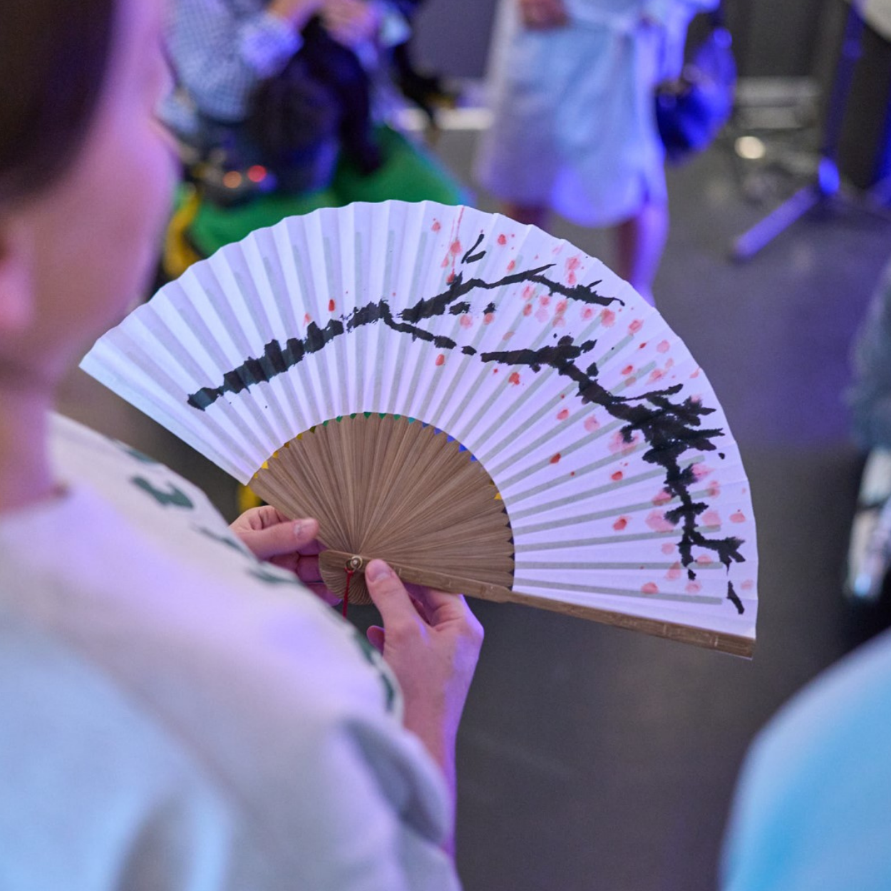 Fan painting at Deudgi exhibition - Brighton.